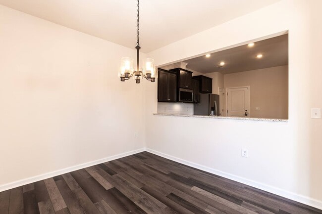 Building Photo - Gorgeous End Unit Townhome!