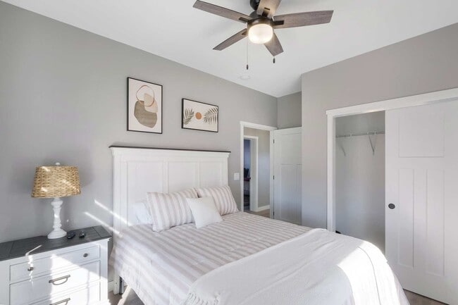 Building Photo - 6 Lilac Ln