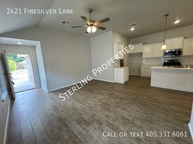 Building Photo - 2421 Finesilver Ln