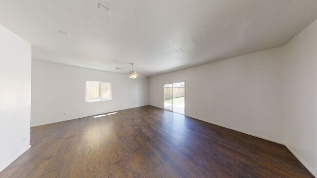 Building Photo - Huge 6BD/3BA on 63rd! (Lease out, pending ...