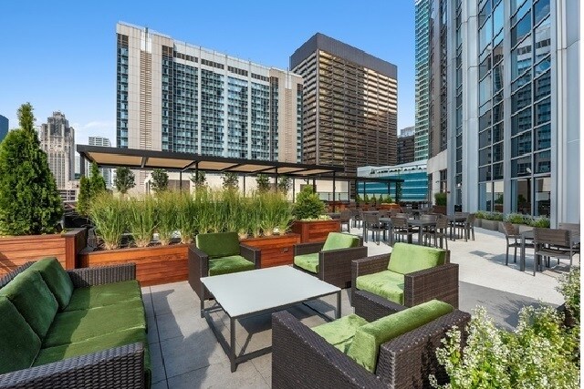 Building Photo - 512 N McClurg Ct