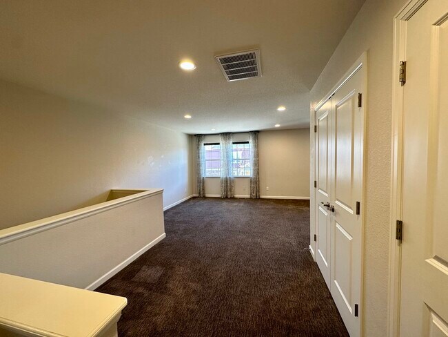 Building Photo - 12744 Leyden St