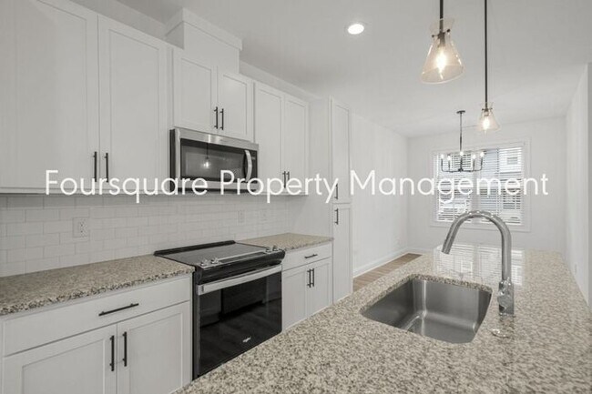 Building Photo - Modern 4-Bed / 3.5-Bath Townhome with Main Level Hard-Surface Floors , Back Patio – Easy Access t...