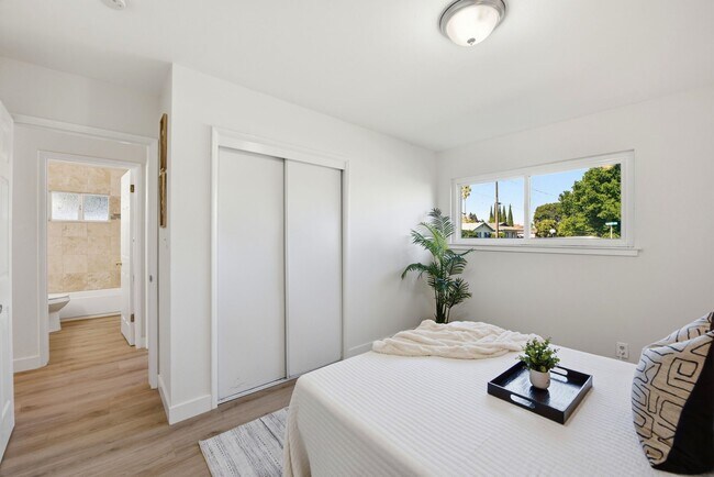 Building Photo - 4498 Ladner St