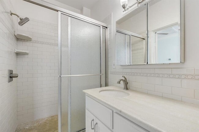 Building Photo - 205 S Rio Grande St