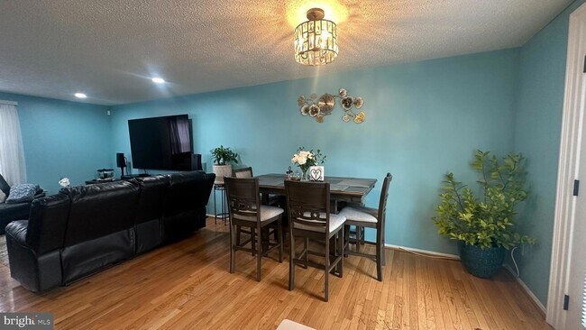 Building Photo - 8111 Brown Ct