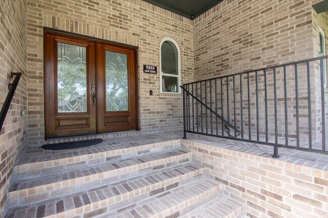 Building Photo - 5343 Oak Cove Dr