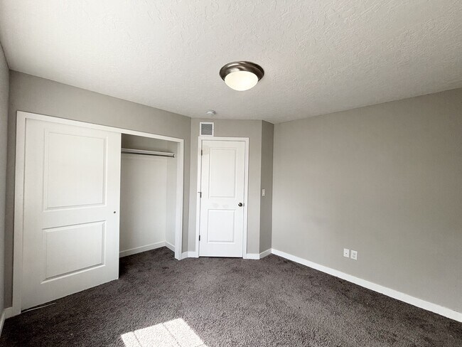 Building Photo - 153 E Brushy Canyon St