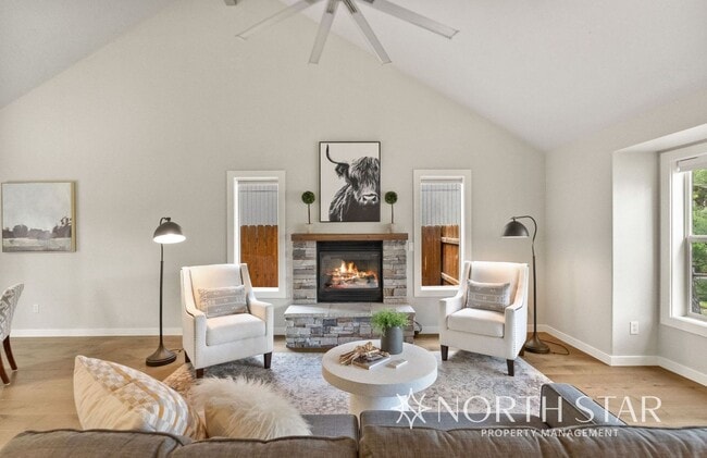 Building Photo - Modern and Spacious 3 bed/2 bath