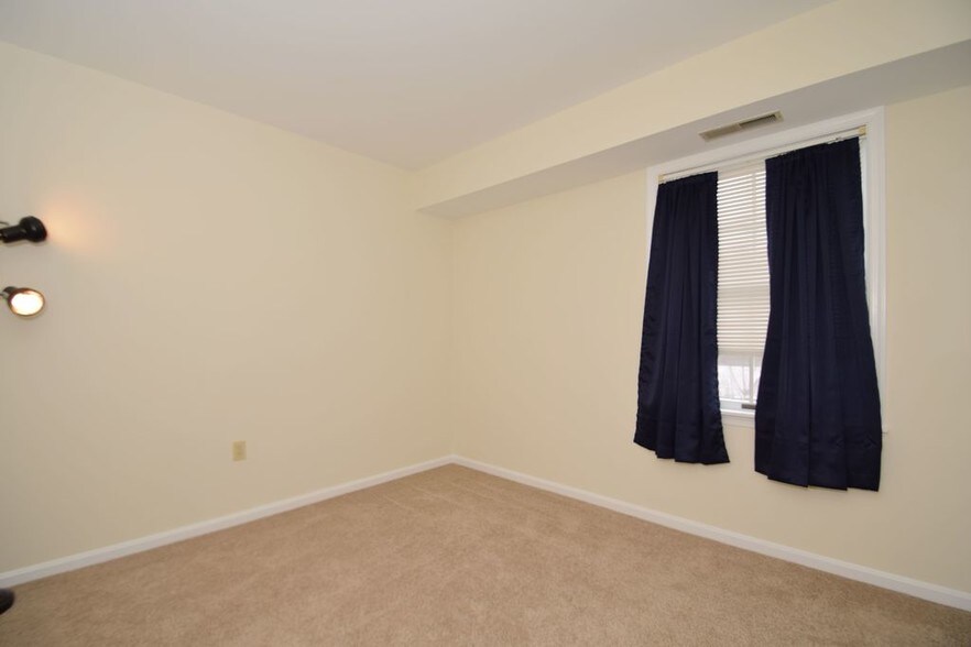 Building Photo - 620 Manatawny St