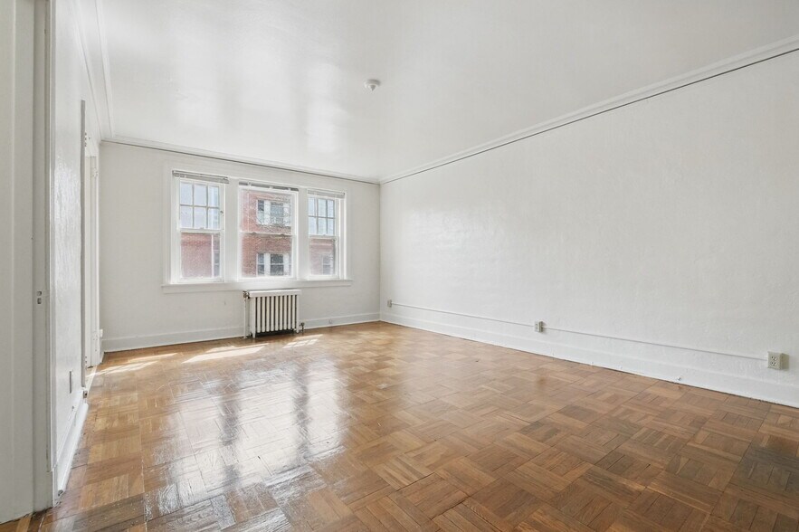 Building Photo - 5646 Hobart St