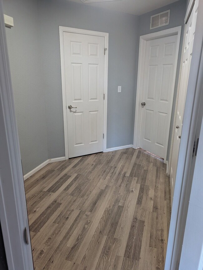 Building Photo - 4653 E 98th Pl