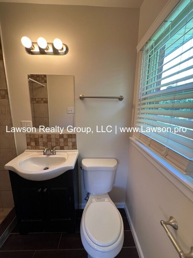 Building Photo - Spacious Ranch in North Lakes