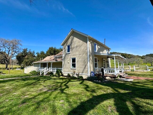 Building Photo - Charming Historic Farmhouse 2 Bedroom 3 Ba...