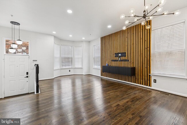 Building Photo - 10111 Tulip Tree Dr