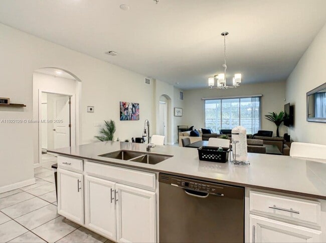 Building Photo - 653 Ocean Course Ave