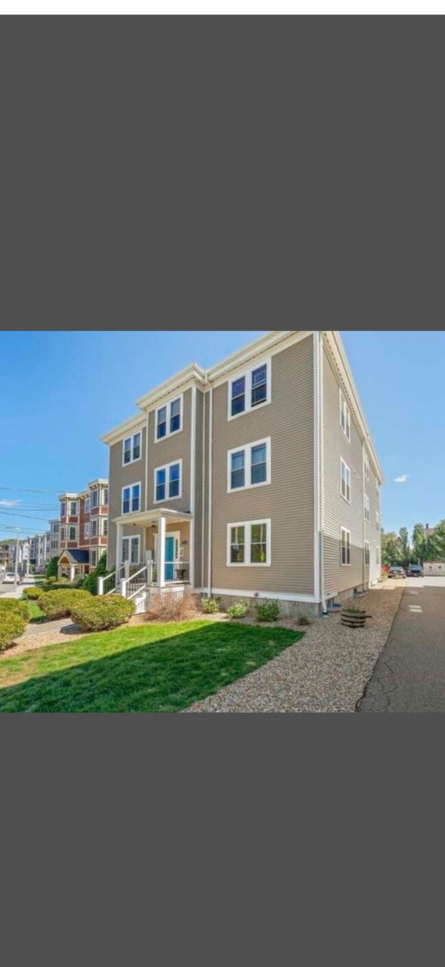 Building Photo - 37 Coffey St