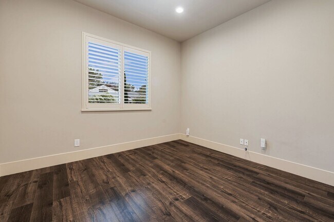 Building Photo - Utilities Included! Luxury Single-Story Ho...