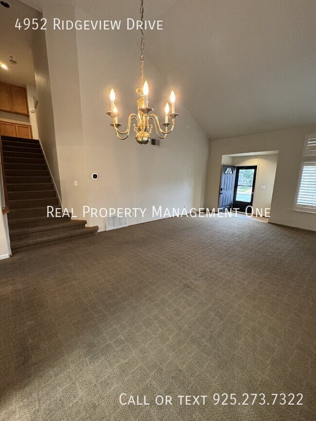 Building Photo - 4952 Ridgeview Dr