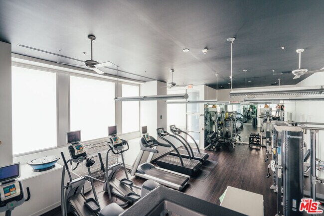 Building Photo - 310 Washington Blvd