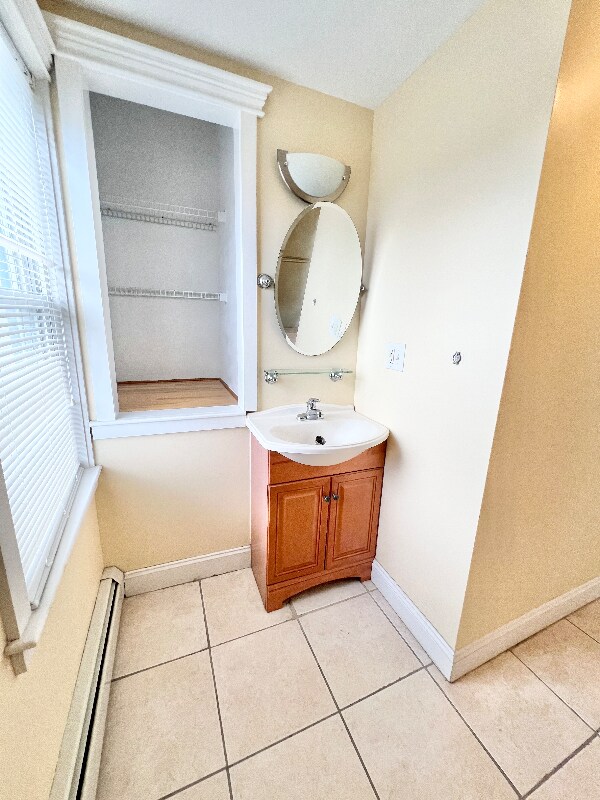 Building Photo - 13 Messenger St