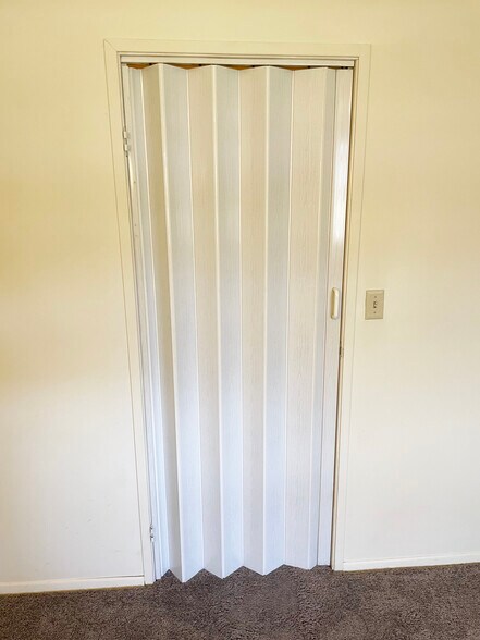 walkin closet door closed - 1150 Tollis Pky