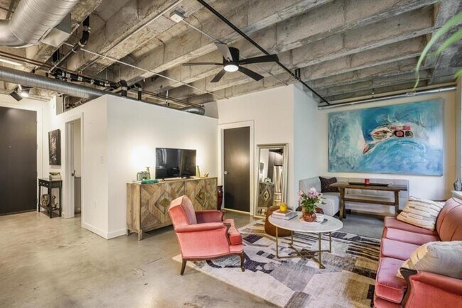 Building Photo - 1065 United Ave SE