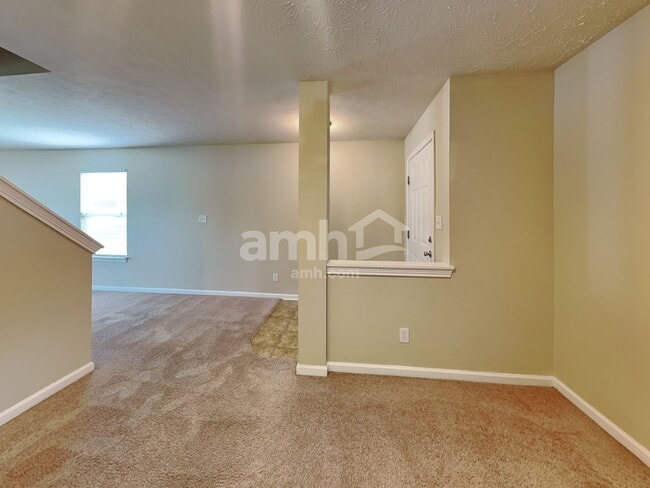 Building Photo - 7161 Lakeland Trails Blvd