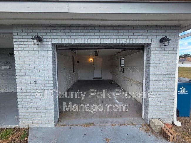 Building Photo - 602 SE 5th St