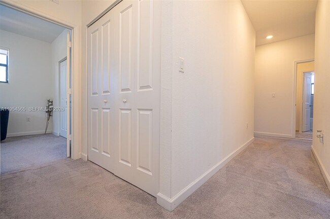 Building Photo - 139 NE 27th Terrace