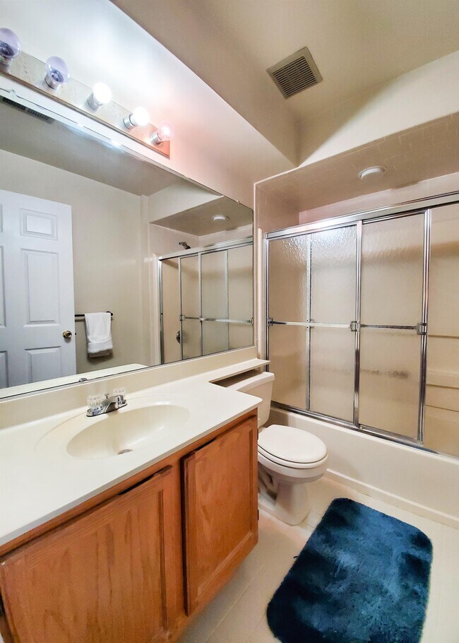 Building Photo - 637 Waterford Dr