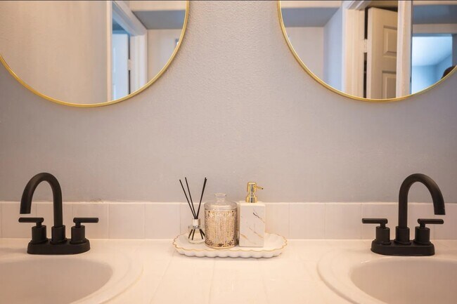 Building Photo - 8322 Montgomery St