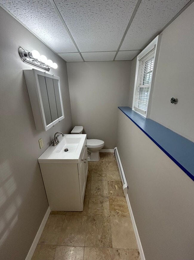 Building Photo - 3BR/2.5BA Home In Torrington