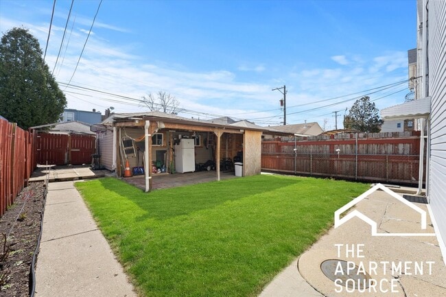 Building Photo - 4135 W Henderson St