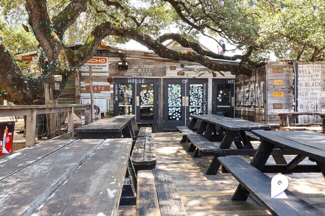 Building Photo - 1211 W 8th St