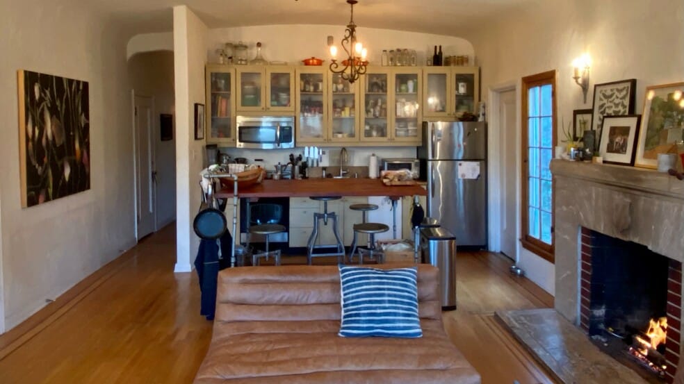 looking from living room into kitchen - 1622 Delta St