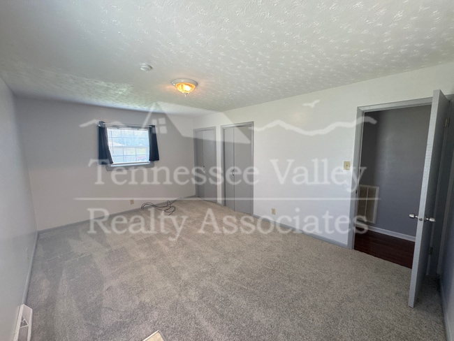 Building Photo - MOVE IN READY! TOUR TODAY! Check out this ...