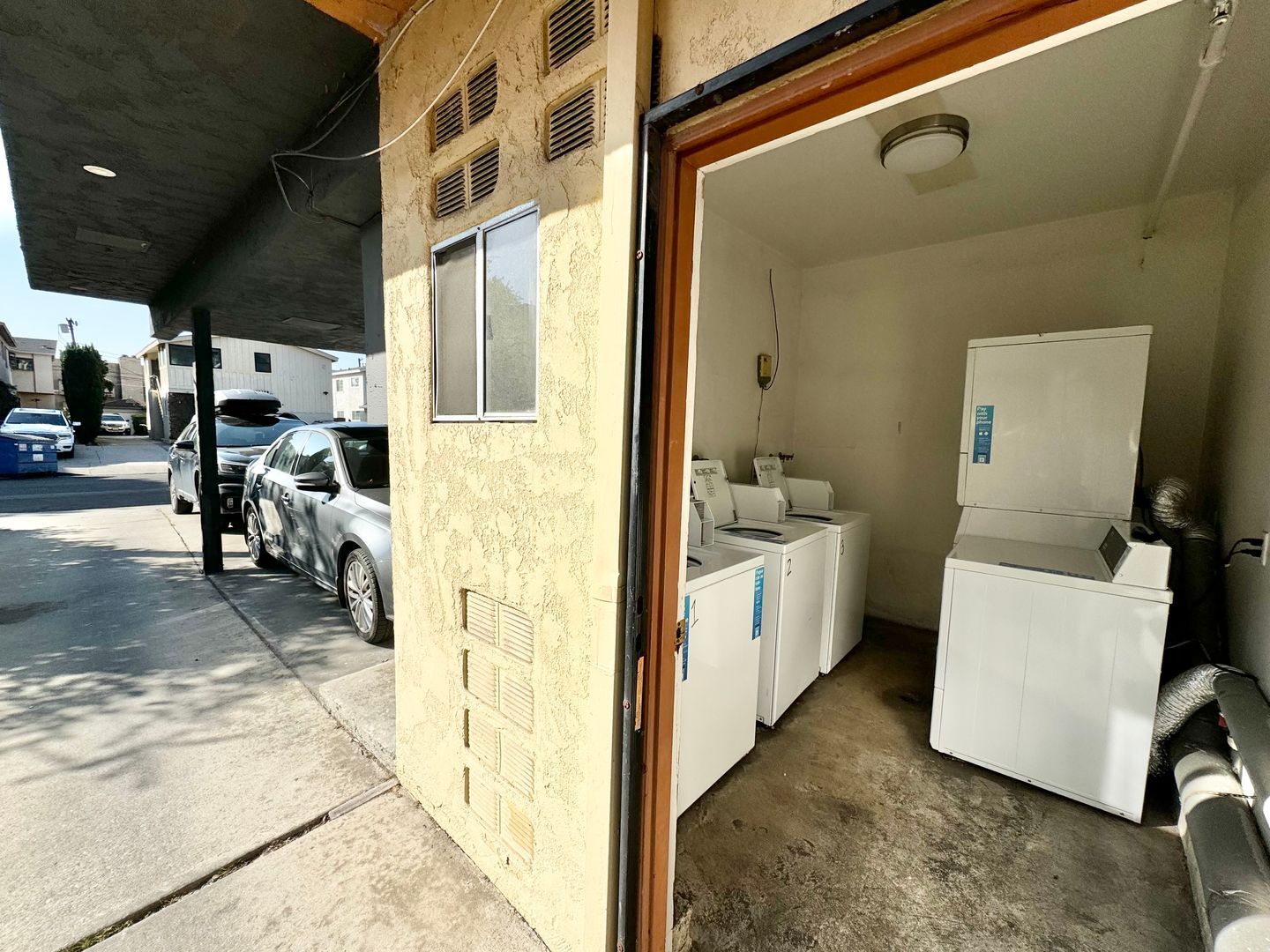 Building Photo - 10779 Woodbine St