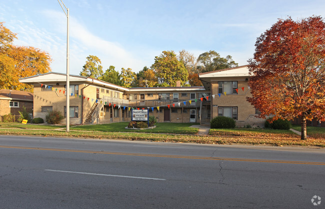 Amberley Court Apartments - Astoria Commons