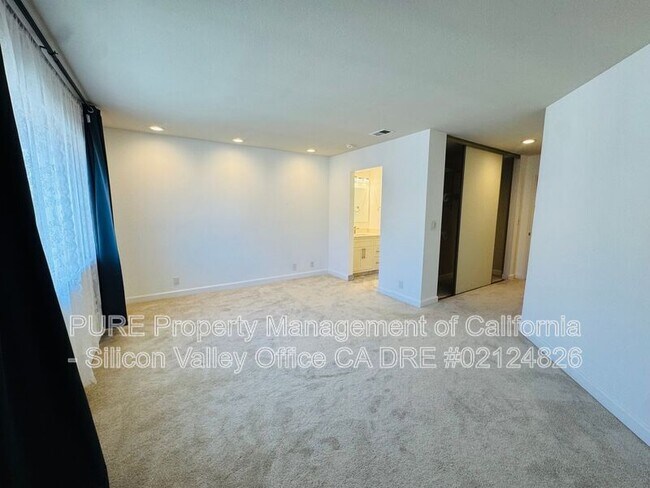 Building Photo - 2290 Sun Glory Ln