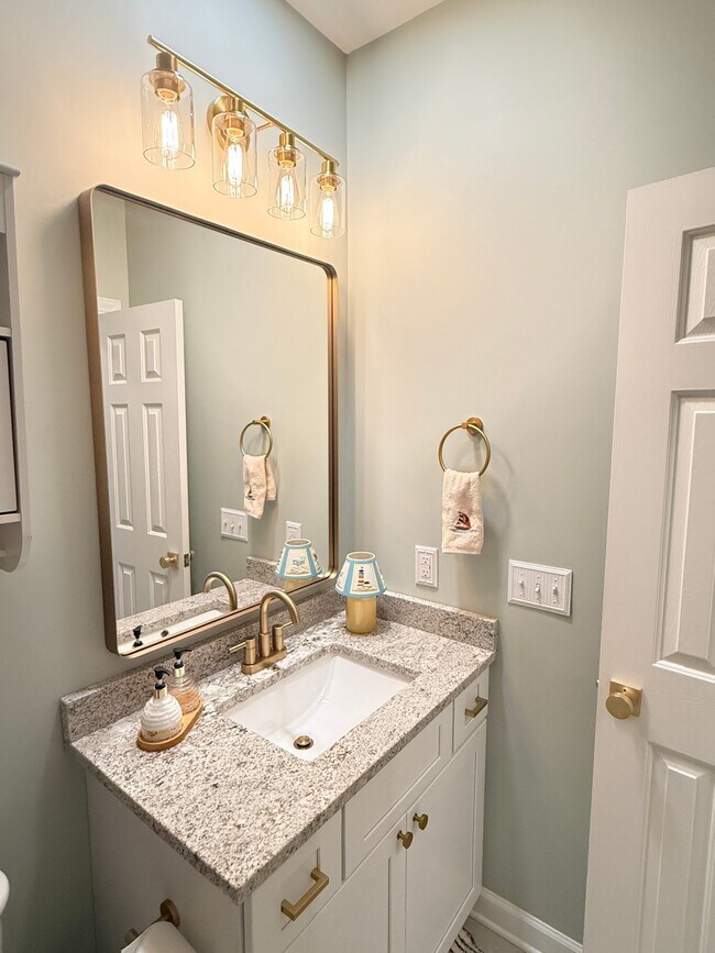 Building Photo - 1371 Hopton Cir