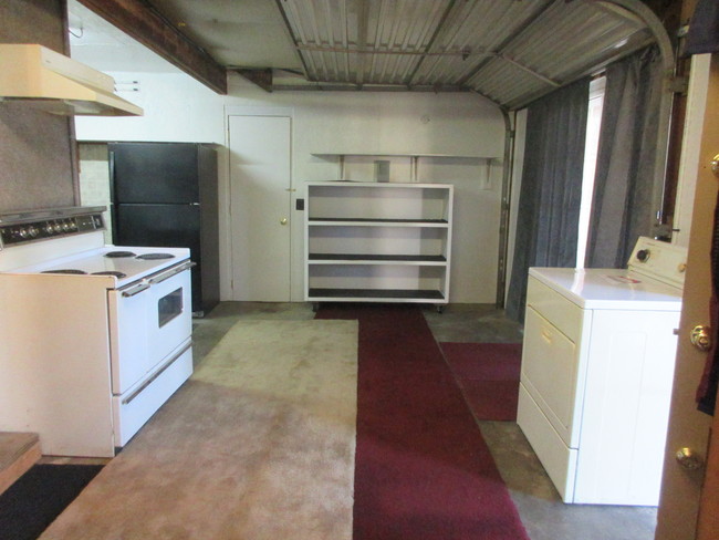 kitchen/entry - 414 Bybee Rd