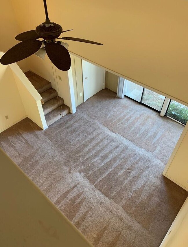 Building Photo - Awesome 2 Bed/2 Bath Townhome, Minutes fro...