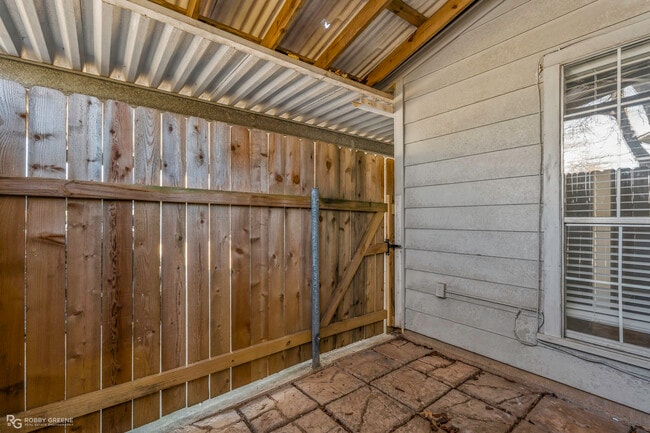 Building Photo - 10120 Carlsbad Dr