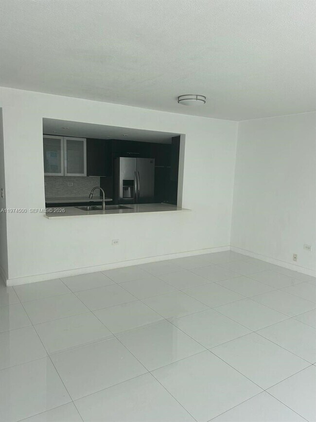 Building Photo - 7545 E Treasure Dr