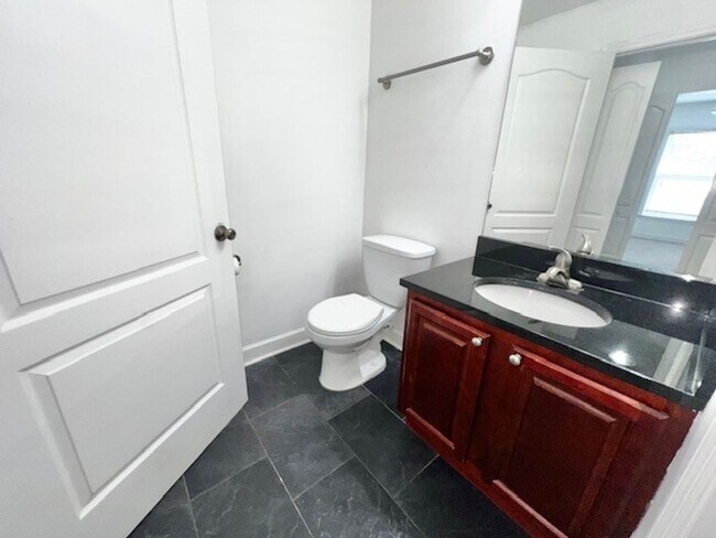 Building Photo - MOVE IN NOW!! Gated community Miriada! 1st floor 1X1.5 bath condo near pool area!!! Laminate wood...