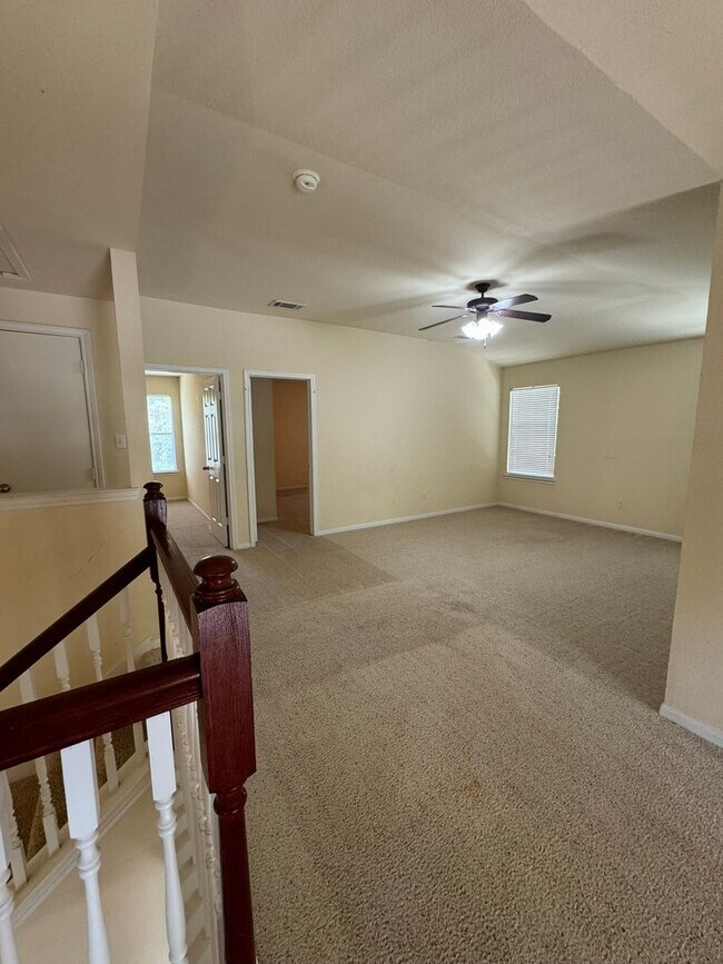 Building Photo - Beautiful 2 Story 4 Bdrm 2.5 Bath With a Loft