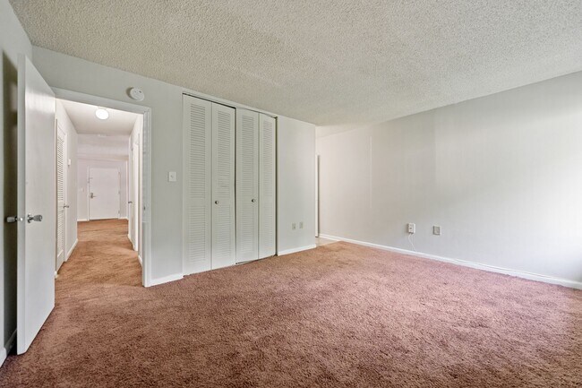 Building Photo - 3 bedroom, 2 bath in Bolinwood!