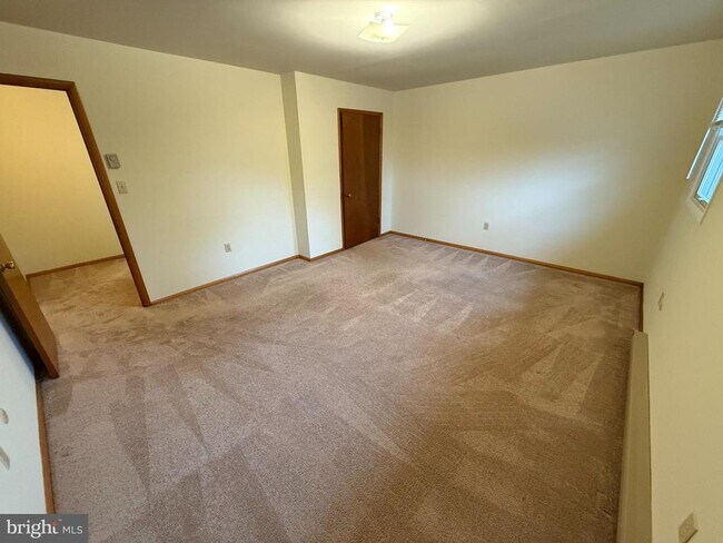 Building Photo - 114 W Vine St