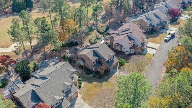 Building Photo - 205 Club Villa Dr W